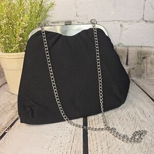 VINTAGE ELEGANT BLACK EVENING BAG VERSITALE SILVER CHAIN STRAP CLASP CLOSURE